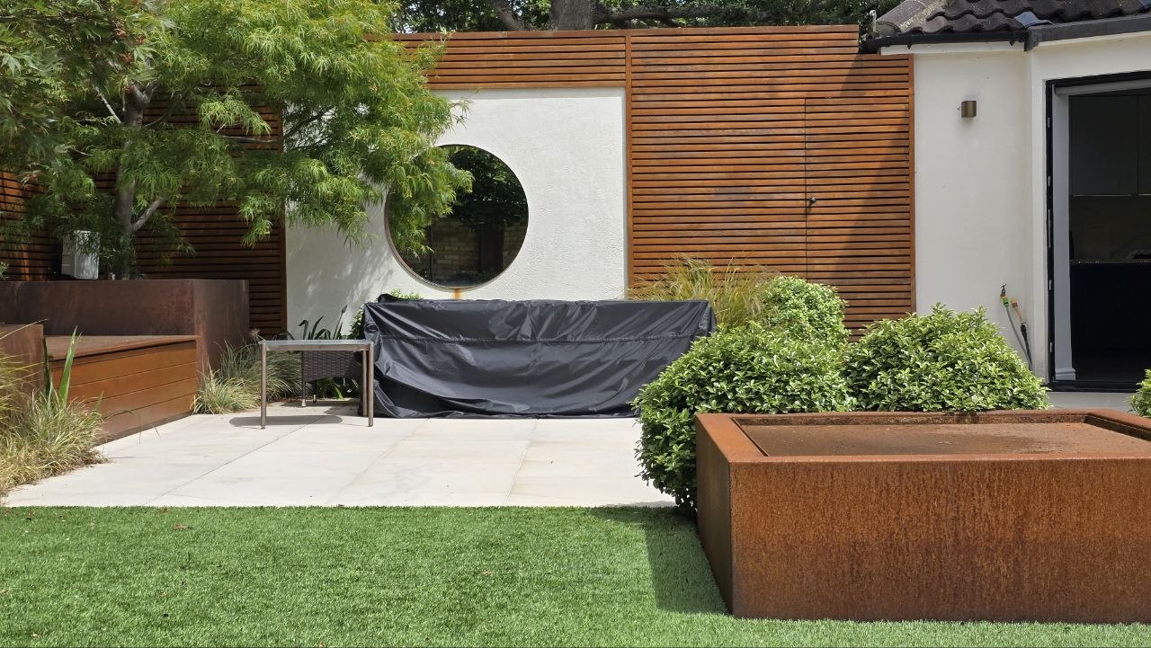 Outdoor entertaining area with discreet garden audio and outdoor Wi-Fi coverage near Windsor