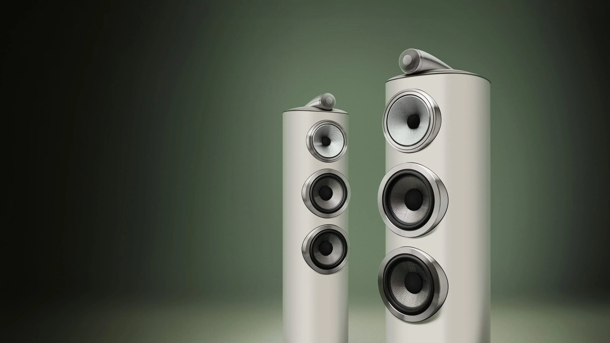 A pair of Bowers & Wilkins 804 D5 speakers in Warm White against a green backdrop